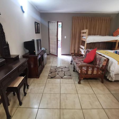 Sun Deck Lodge Hartbeespoort Zewnętrze zdjęcie